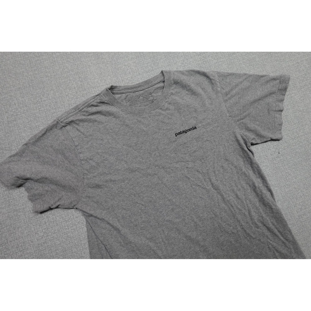 Patagonia Shirt Mens Medium Gray Logo Graphic Tee Tagless Crewneck Outdoor